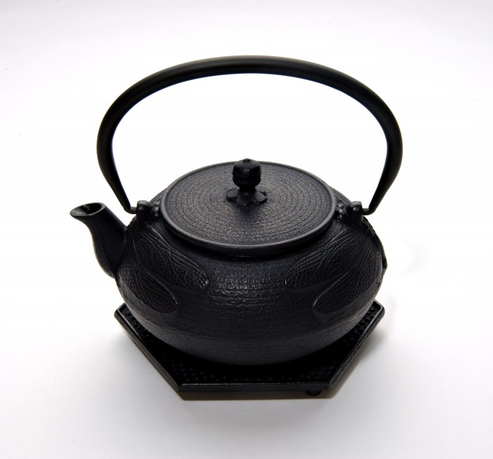 Japanese Tetsubin - Dragonfly-inspired Shape with Matching Trivet Handmade cast-iron teapot (tombo=dragonfly)