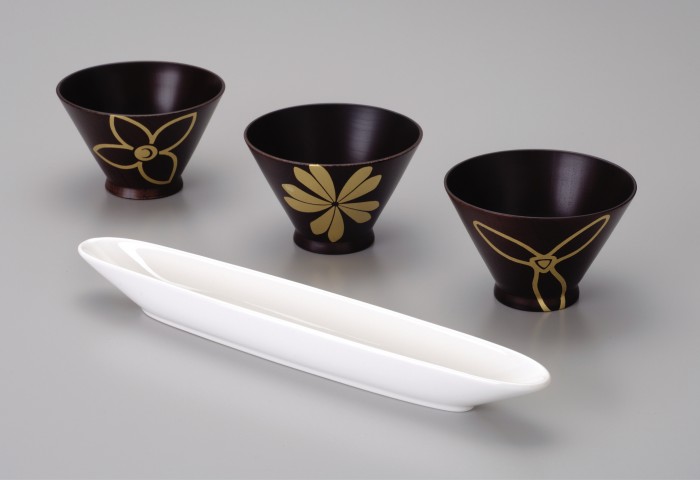 Gold Flower Trio Cups & White Plate (Kanazawa gold) Authentic Kanazawa-haku Gold