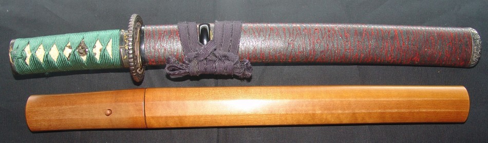 A MOUNTED MUROMACHI TANTO