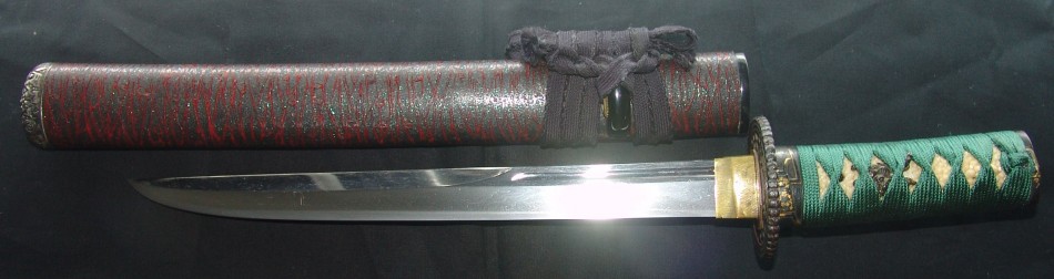 A MOUNTED MUROMACHI TANTO